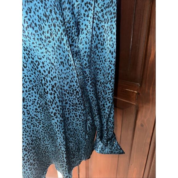 Womens Zara Top Blouse Shirt Satin Animal Print V Neck Collared Size XS - EUC - Picture 3 of 5